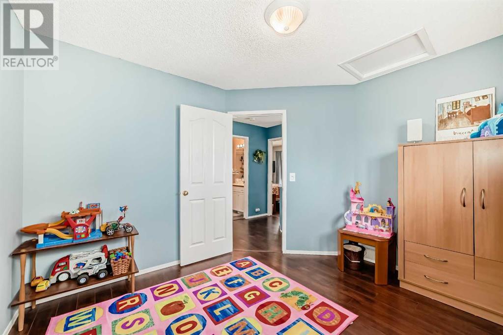 111 Somerside Common Sw, Calgary, Alberta  T2Y 3M8 - Photo 15 - A2227667