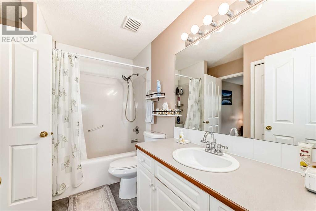 111 Somerside Common Sw, Calgary, Alberta  T2Y 3M8 - Photo 13 - A2227667