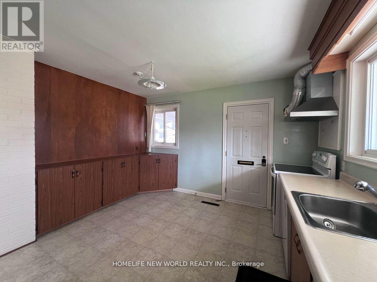 Main - 6 Thorn Lane, Toronto, Ontario  M3B 2Z9 - Photo 3 - C12191272