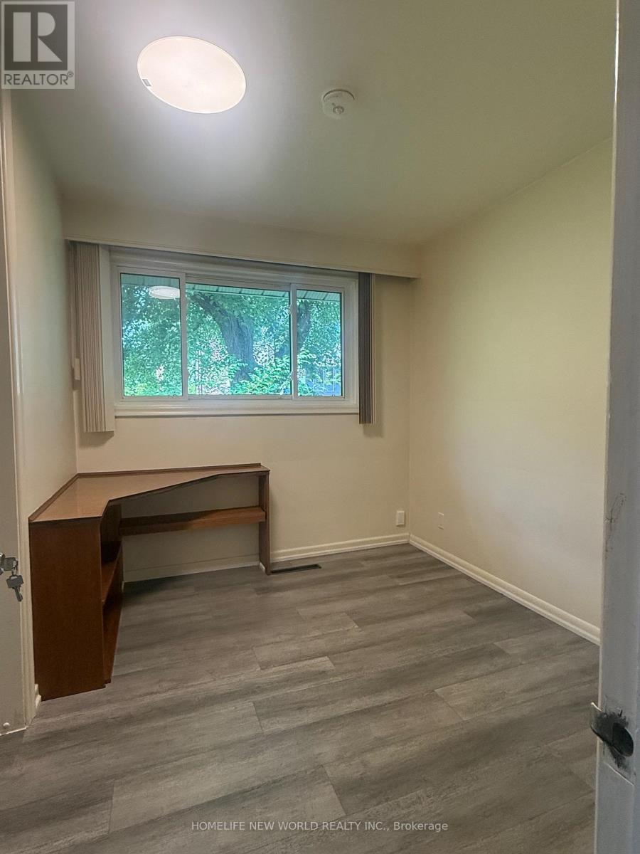 Main - 6 Thorn Lane, Toronto, Ontario  M3B 2Z9 - Photo 12 - C12191272
