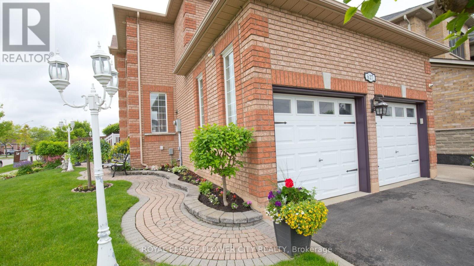 627 Driftcurrent Drive, Mississauga, Ontario  L4Z 4A4 - Photo 2 - W12197056