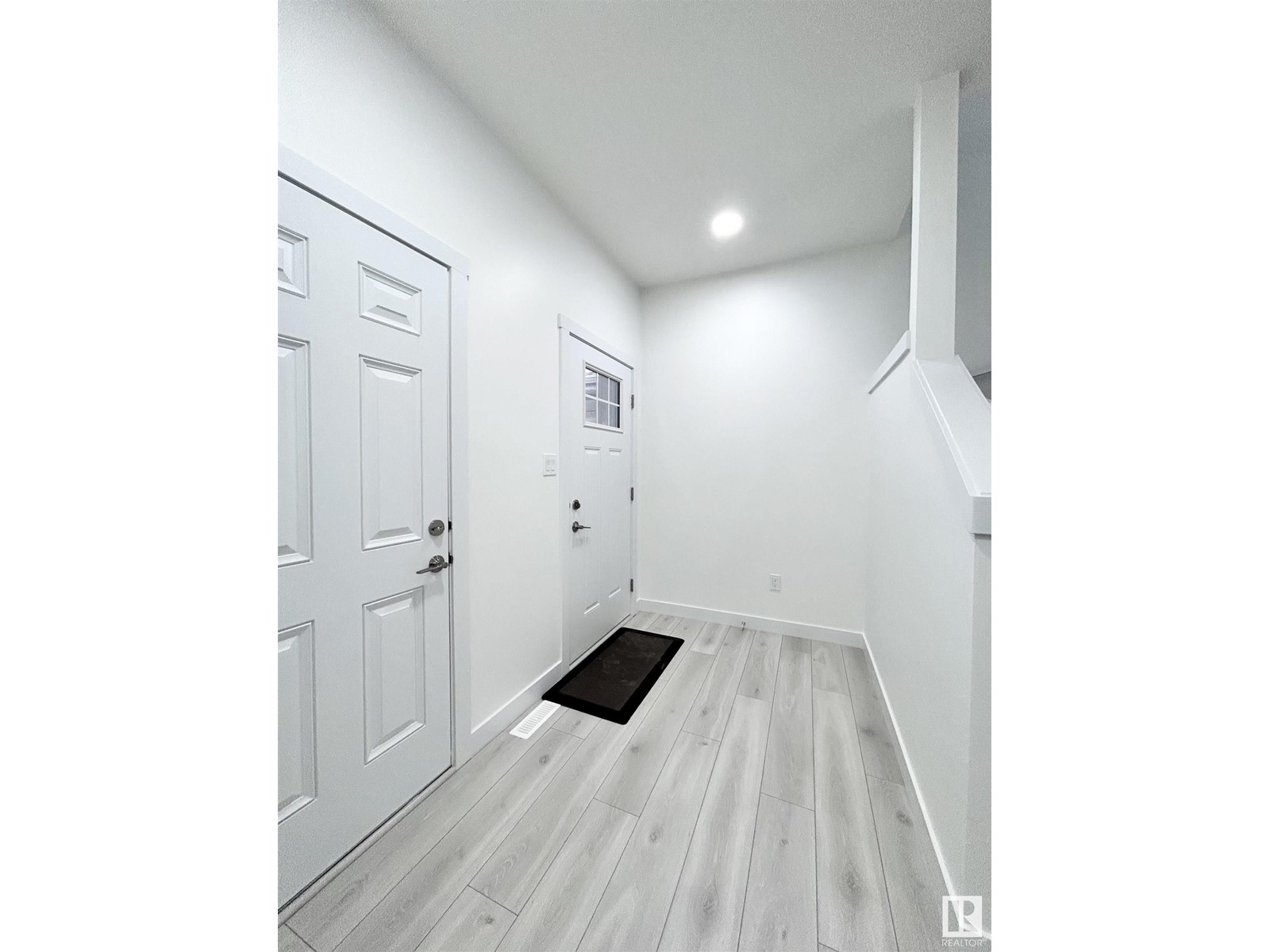 19706 29 Av Nw, Edmonton, Alberta  T6M 1M2 - Photo 3 - E4440645