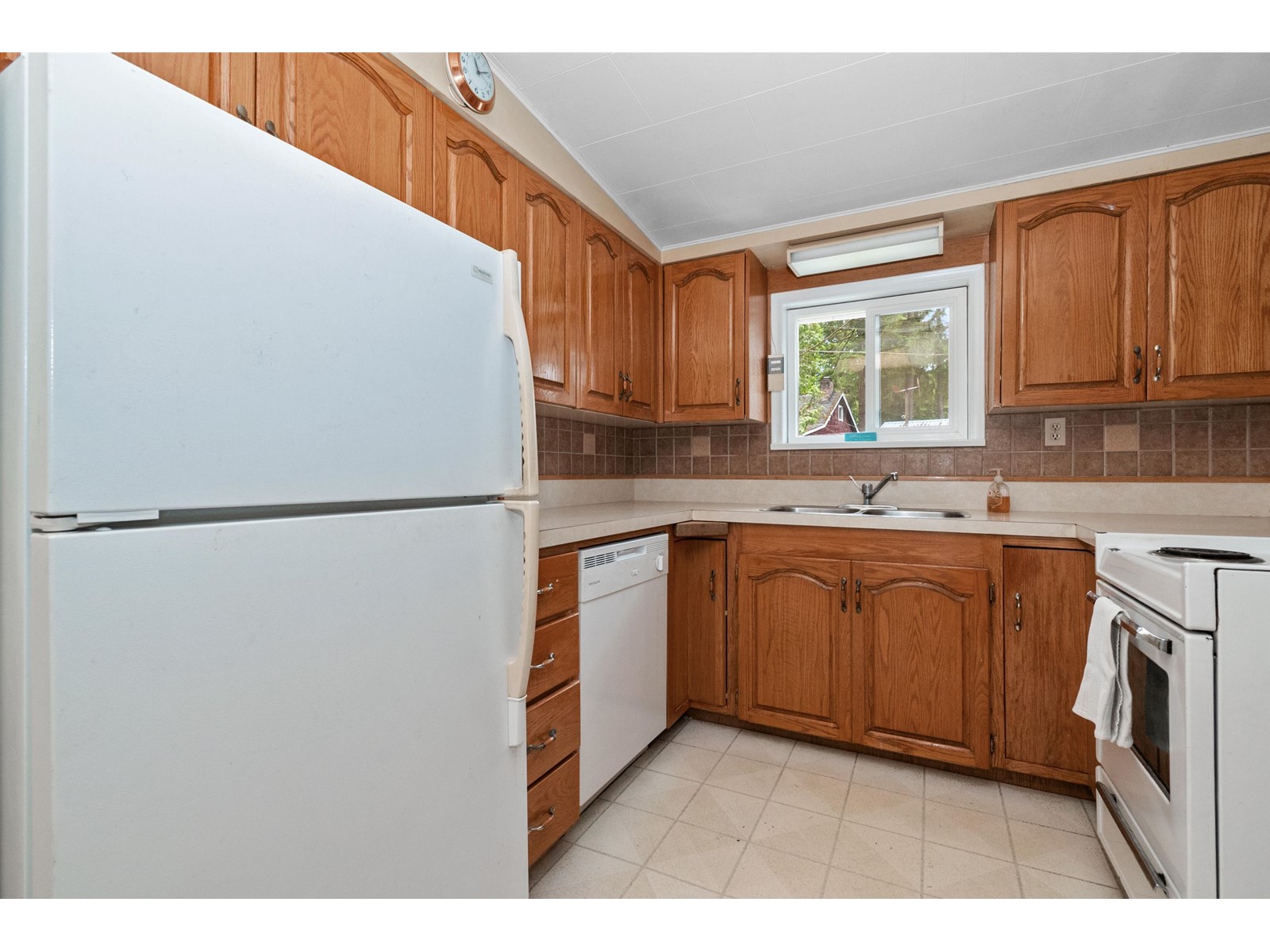 Property at 345 BALSAM STREET image 5