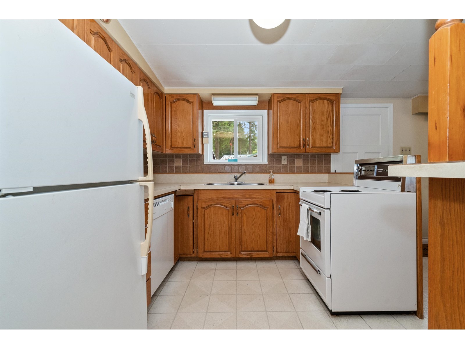 Property at 345 BALSAM STREET image 4