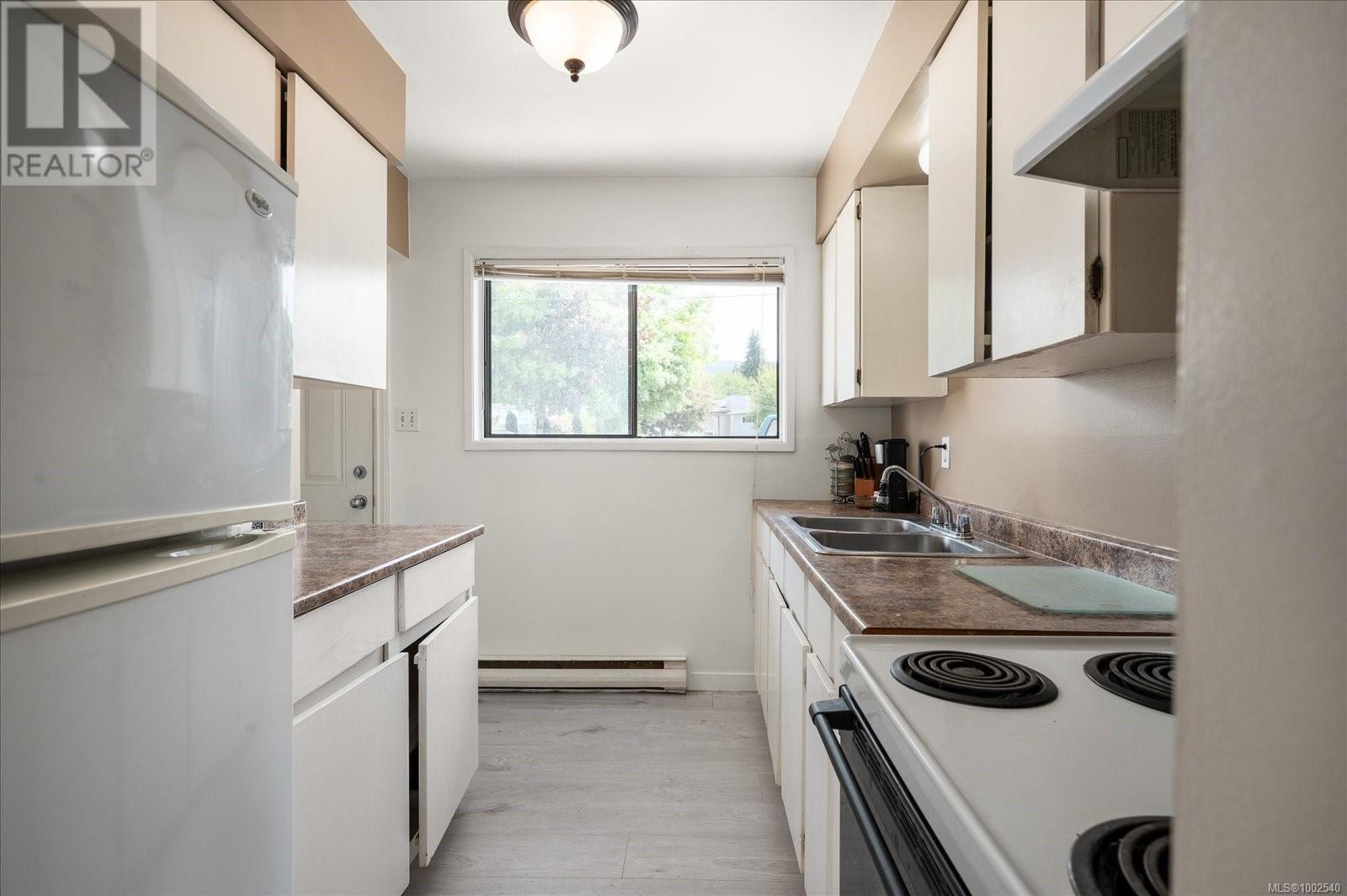 Property at 4 1195 Stuart Pl image 5