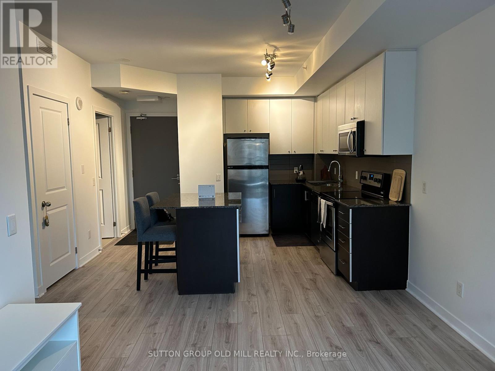 204 - 8 Fieldway Road W, Toronto, Ontario  M8Z 0C3 - Photo 1 - W12200312