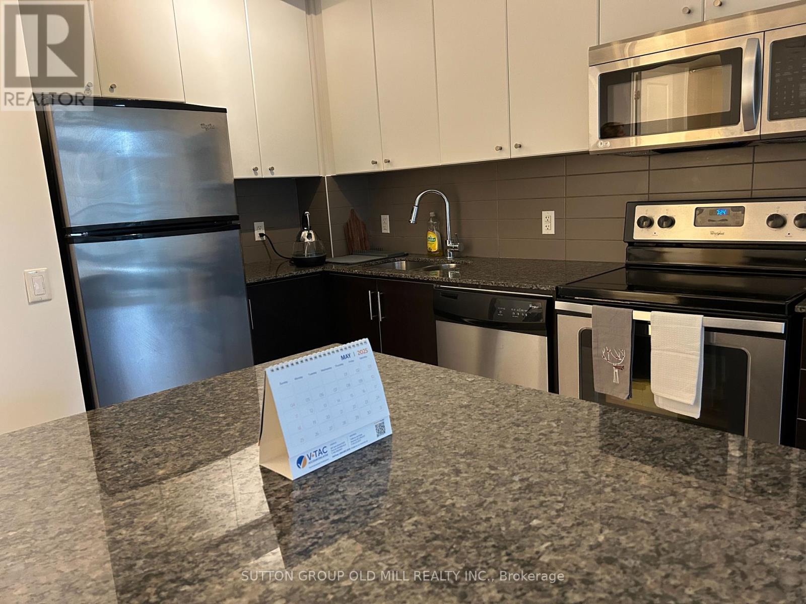 204 - 8 Fieldway Road W, Toronto, Ontario  M8Z 0C3 - Photo 2 - W12200312