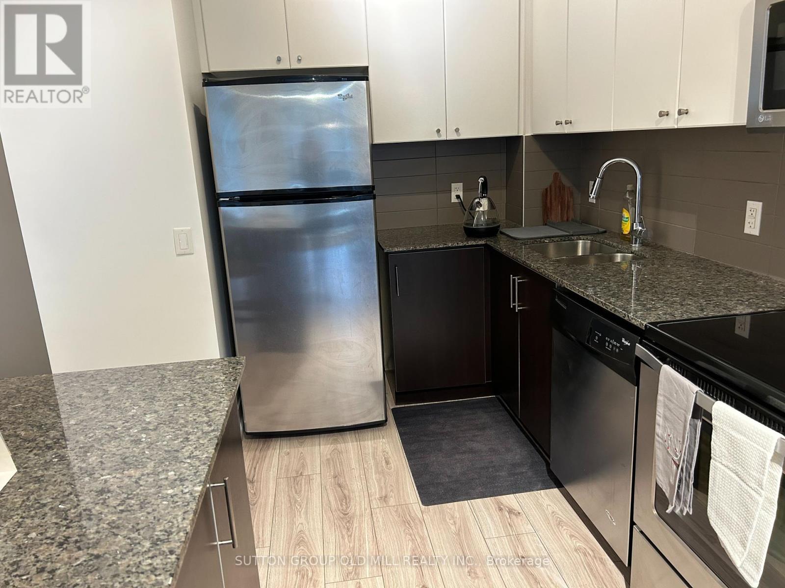 204 - 8 Fieldway Road W, Toronto, Ontario  M8Z 0C3 - Photo 3 - W12200312