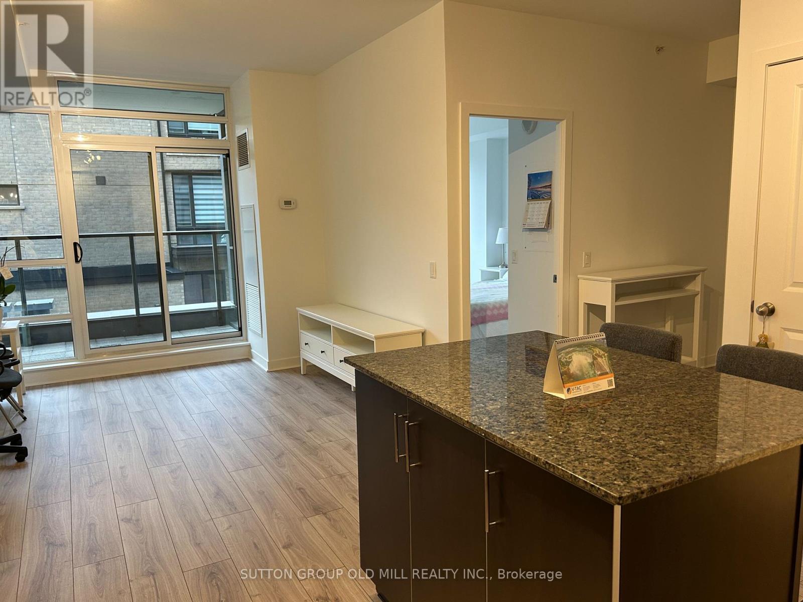 204 - 8 Fieldway Road W, Toronto, Ontario  M8Z 0C3 - Photo 4 - W12200312