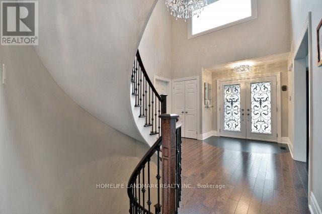 2998 Kingsway Drive, Oakville, Ontario  L6J 6T9 - Photo 2 - W12200342