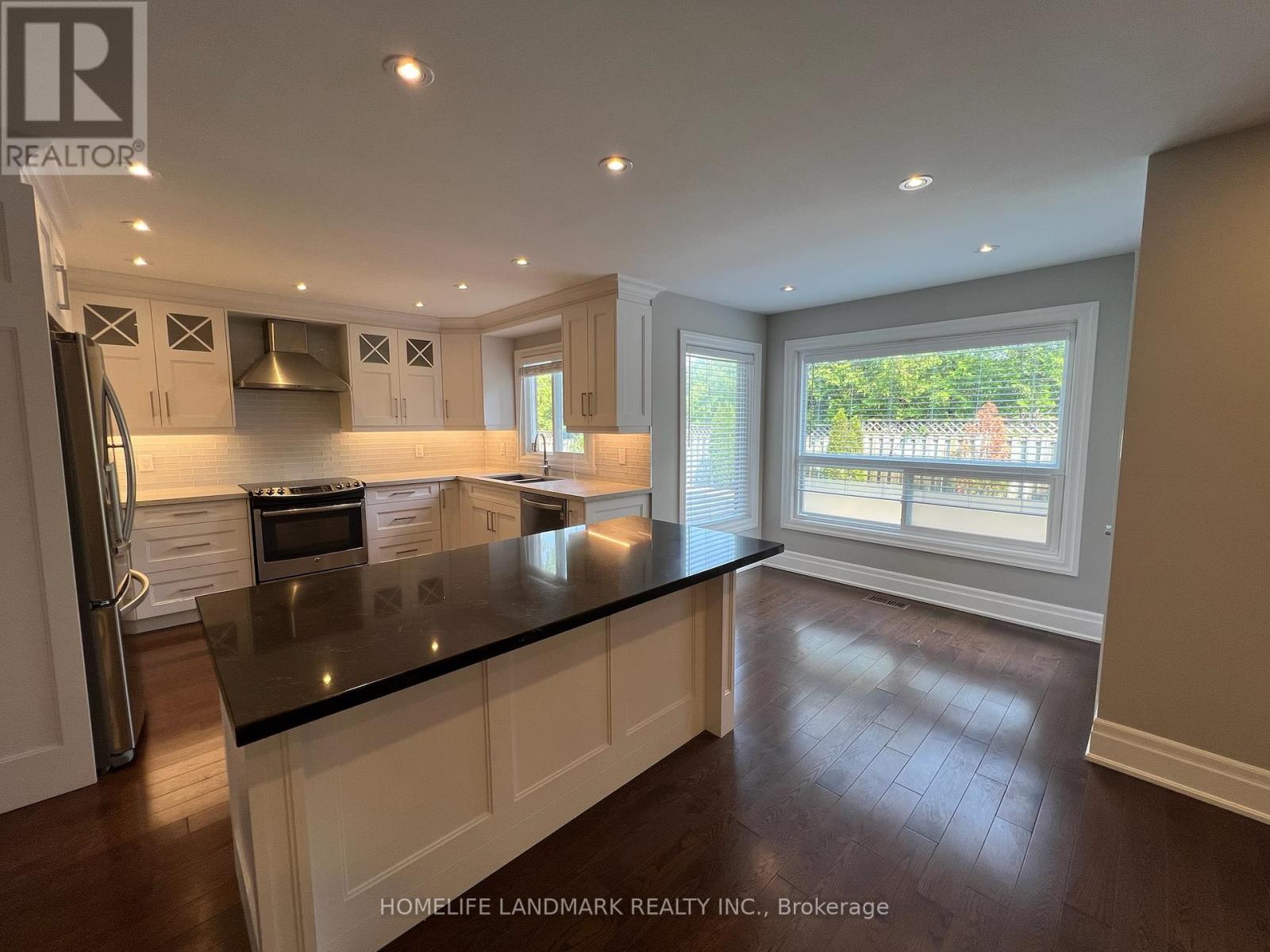 2998 Kingsway Drive, Oakville, Ontario  L6J 6T9 - Photo 4 - W12200342