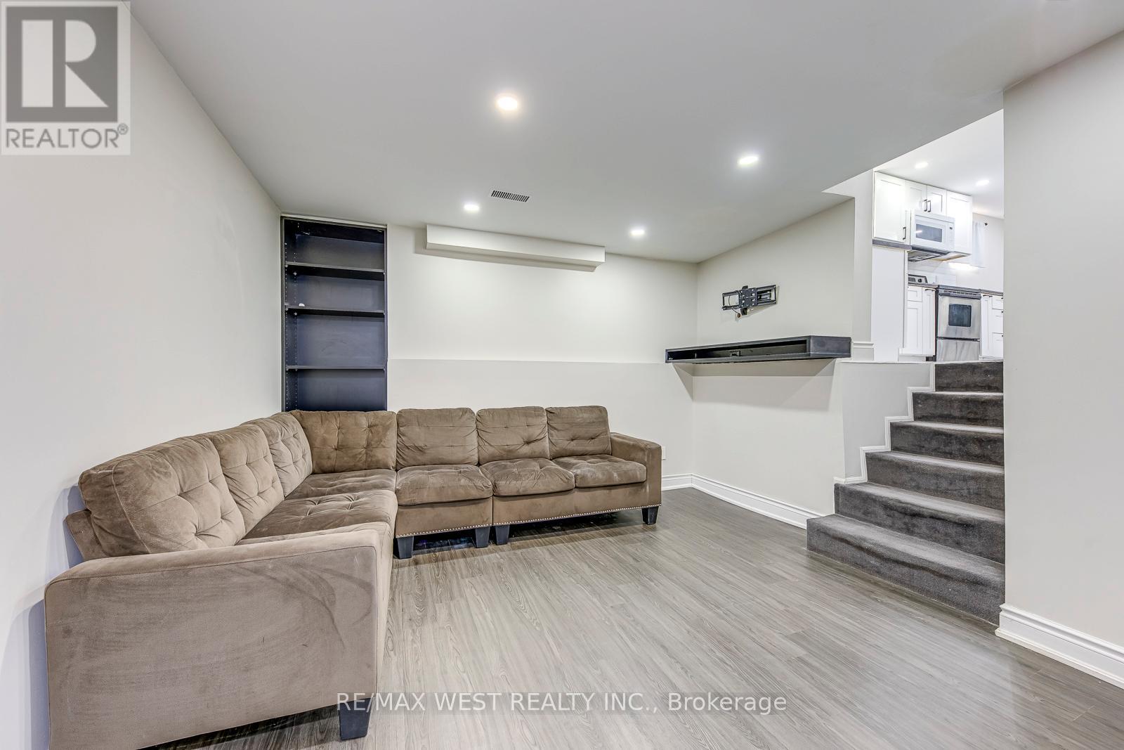 Lower - 878 Blairholm Avenue, Mississauga, Ontario  L5C 1G4 - Photo 14 - W12200392