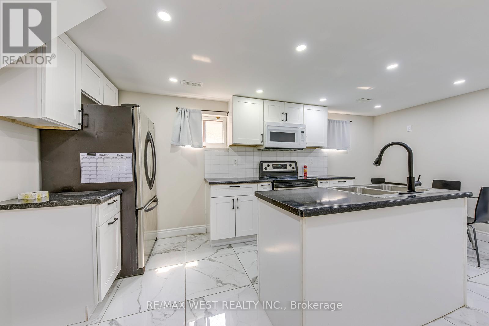 Lower - 878 Blairholm Avenue, Mississauga (Erindale), Ontario  L5C 1G4 - Photo 8 - W12200392