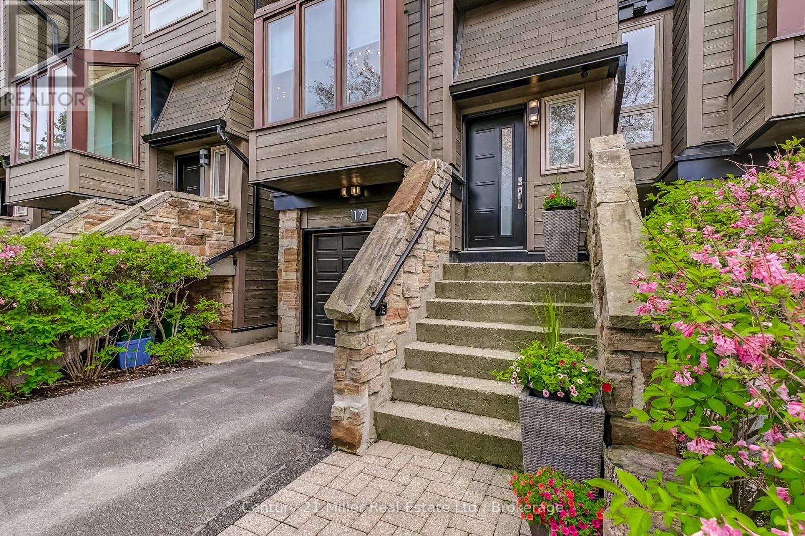 17 - 1120 Queens Avenue, Oakville (Cp College Park), Ontario  L6H 2B5 - Photo 2 - W12200444
