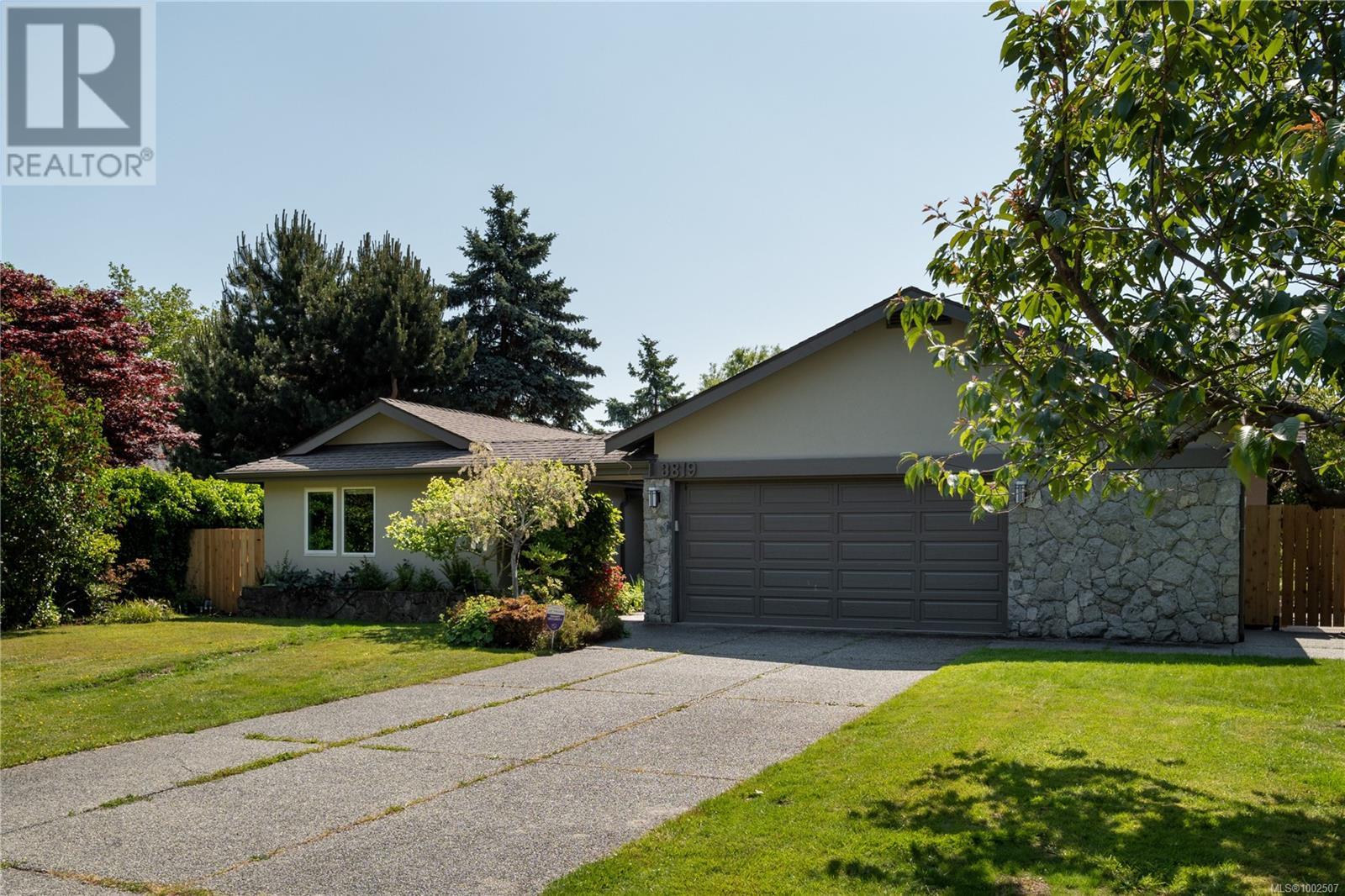 Property at 3819 Beachview Pl image 2