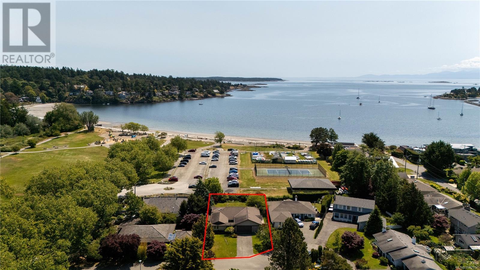 Property at 3819 Beachview Pl image 3
