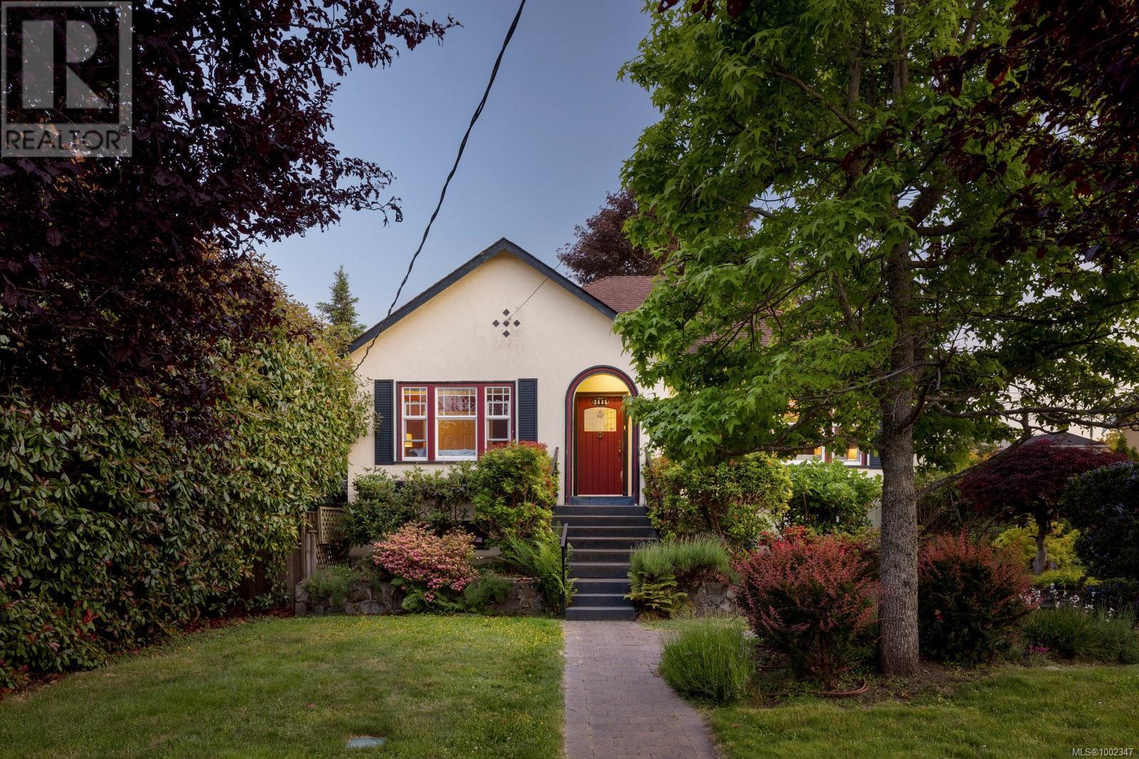 Property at 2535 Dalhousie St image 1