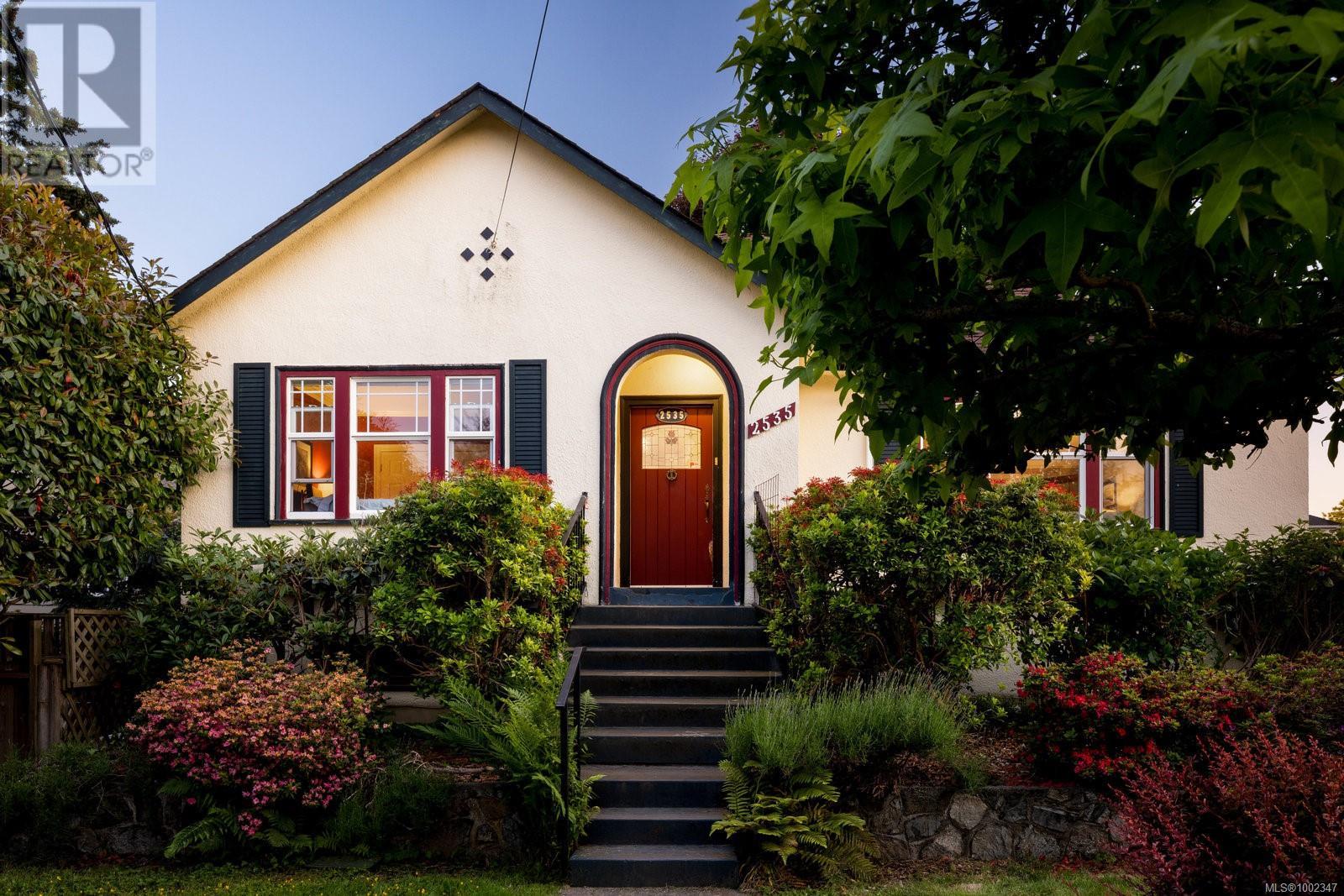 Property at 2535 Dalhousie St image 2