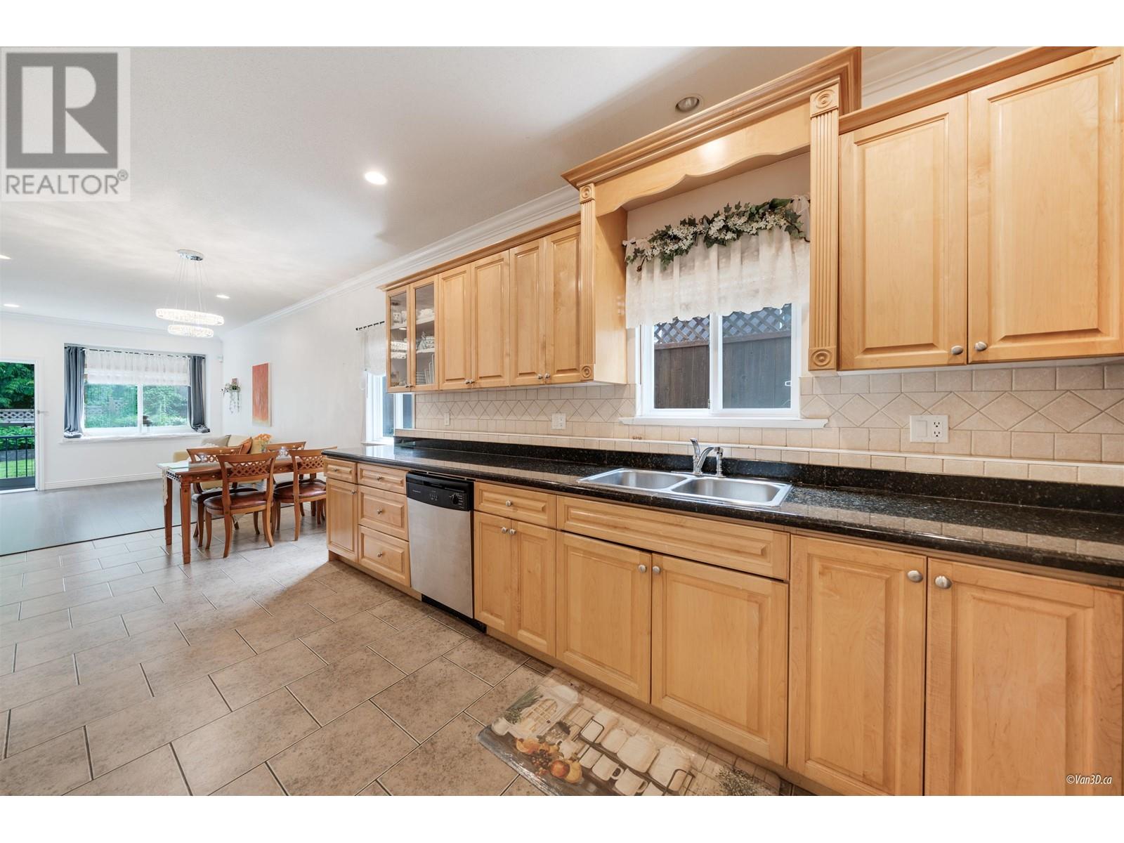 5676 Rumble Street, Burnaby, British Columbia  V5J 2C2 - Photo 9 - R3009620
