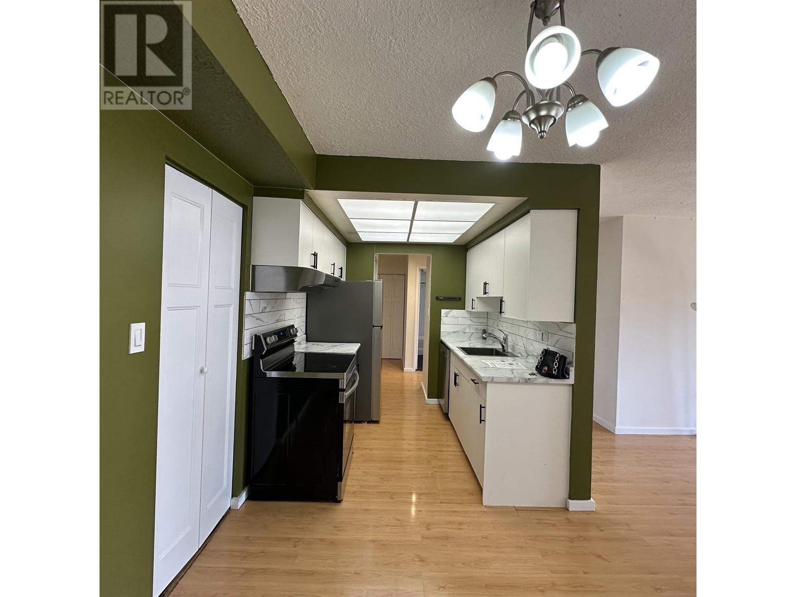 213 123 E 19TH STREET, North Vancouver, British Columbia