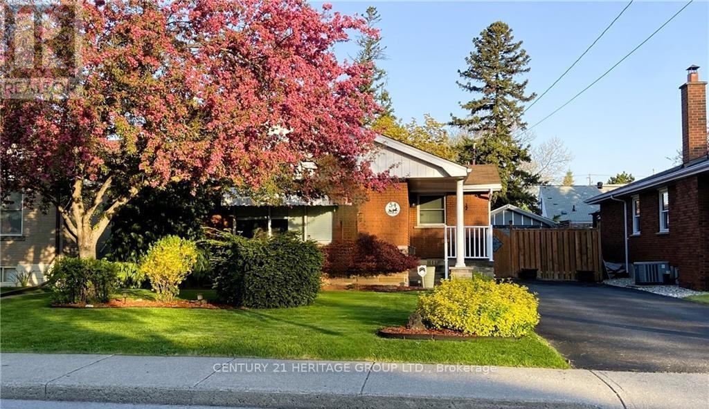 54 Sherwood Rise, Hamilton, Ontario  L8T 1N8 - Photo 1 - X12200266