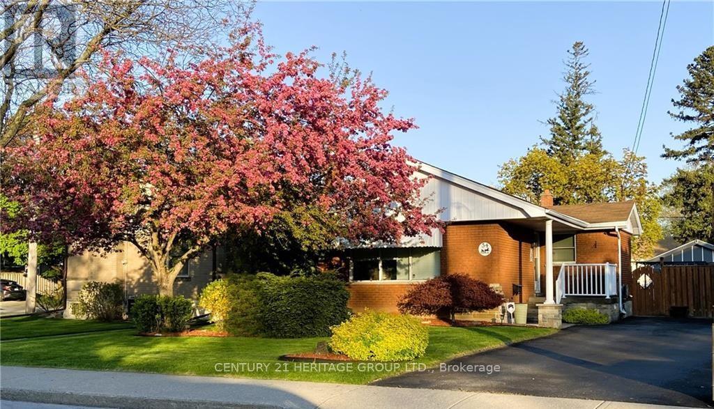 54 Sherwood Rise, Hamilton, Ontario  L8T 1N8 - Photo 2 - X12200266
