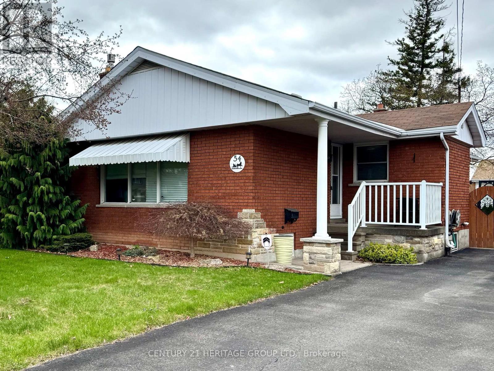 54 Sherwood Rise, Hamilton, Ontario  L8T 1N8 - Photo 3 - X12200266