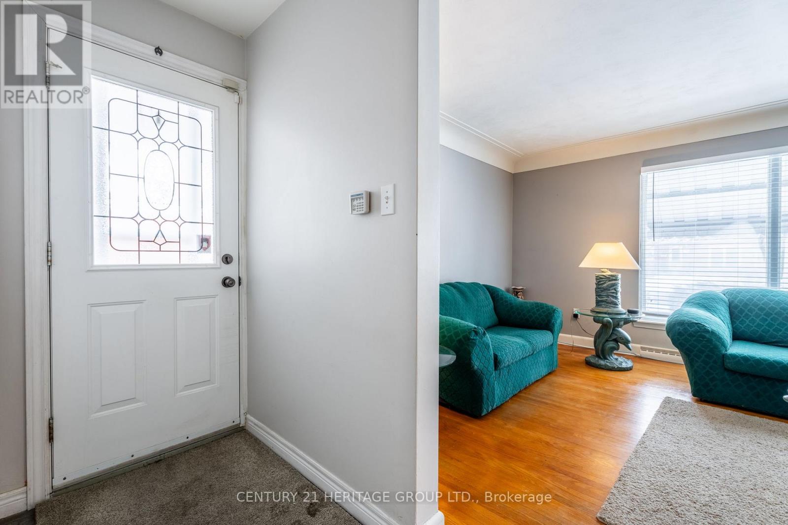 54 Sherwood Rise, Hamilton, Ontario  L8T 1N8 - Photo 5 - X12200266