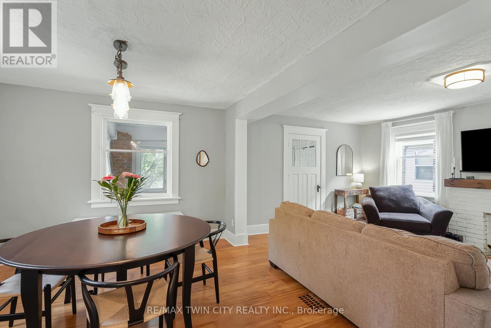 35 Moore Avenue N, Waterloo, Ontario  N2J 3E4 - Photo 12 - X12200333