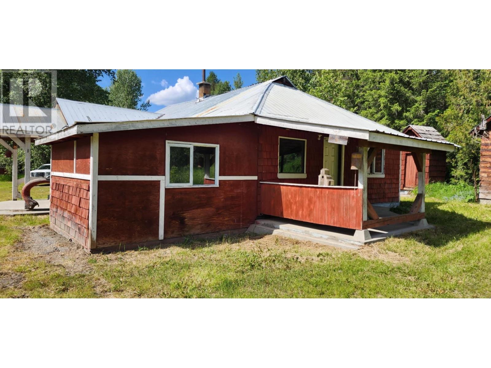 1666 Trinity Valley Road, Lumby, British Columbia  V0E 2G4 - Photo 13 - 10350977
