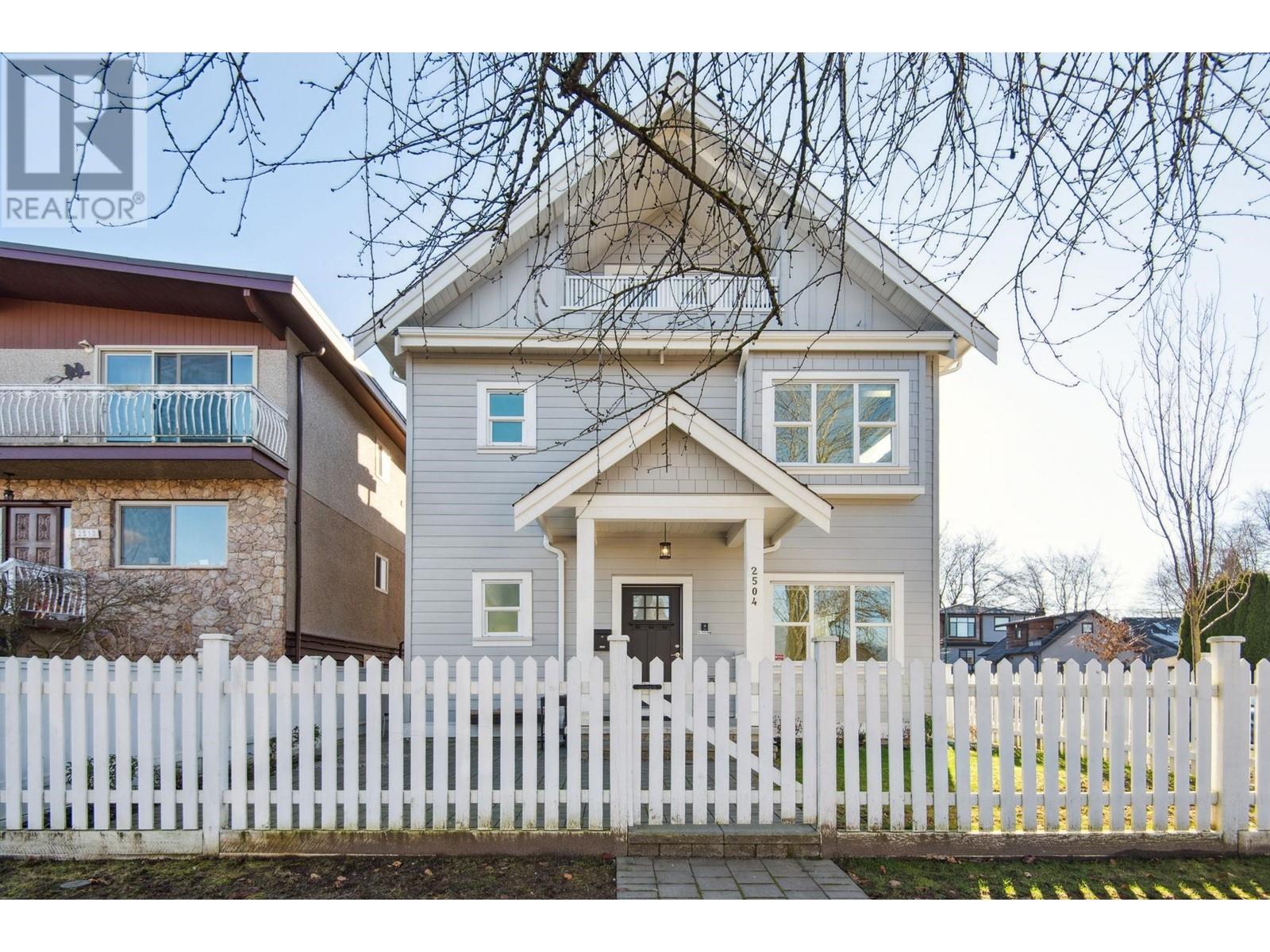 2504 NAPIER STREET, Vancouver, British Columbia