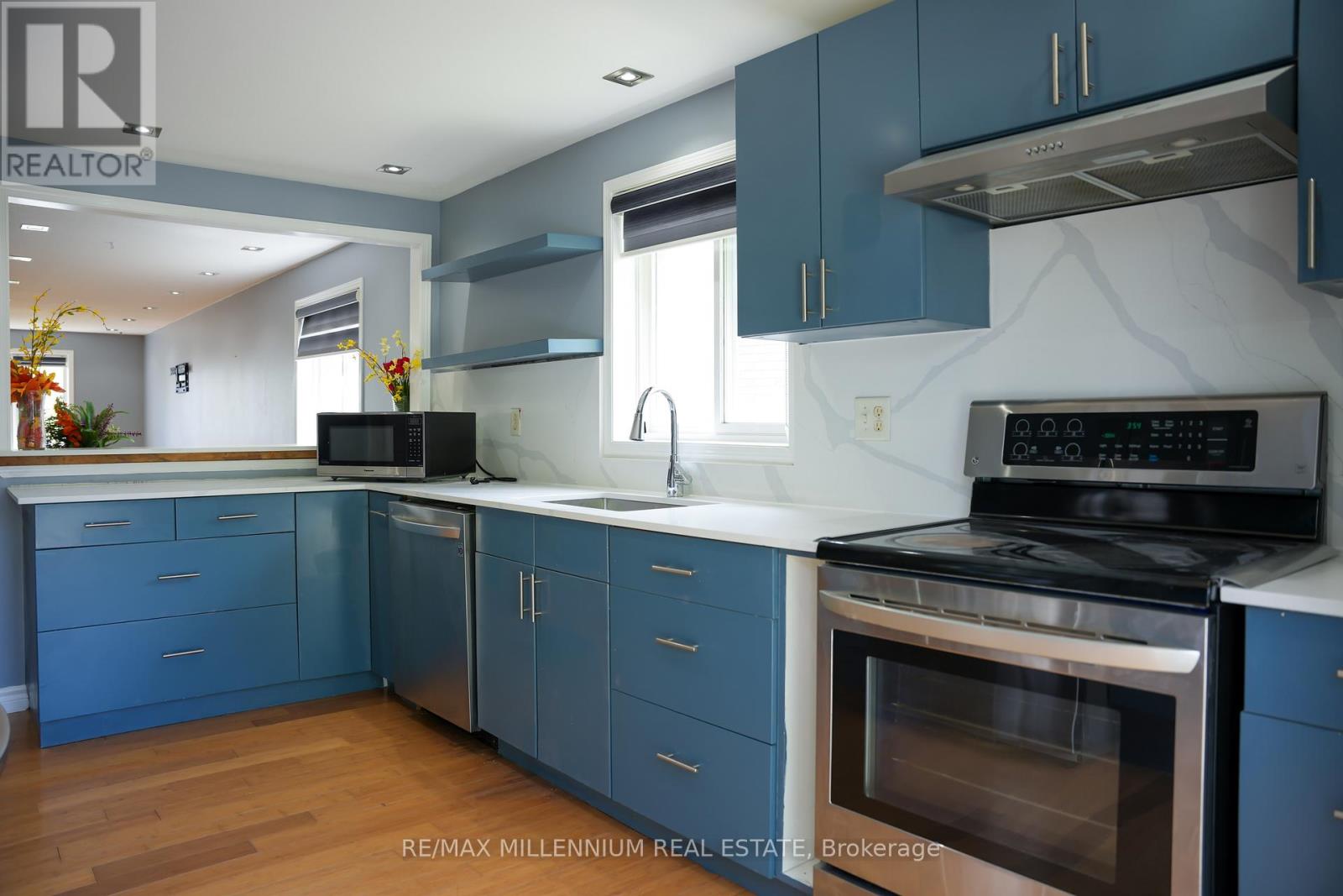 38 Ambler Bay, Barrie, Ontario  L4M 7A5 - Photo 6 - S12200370
