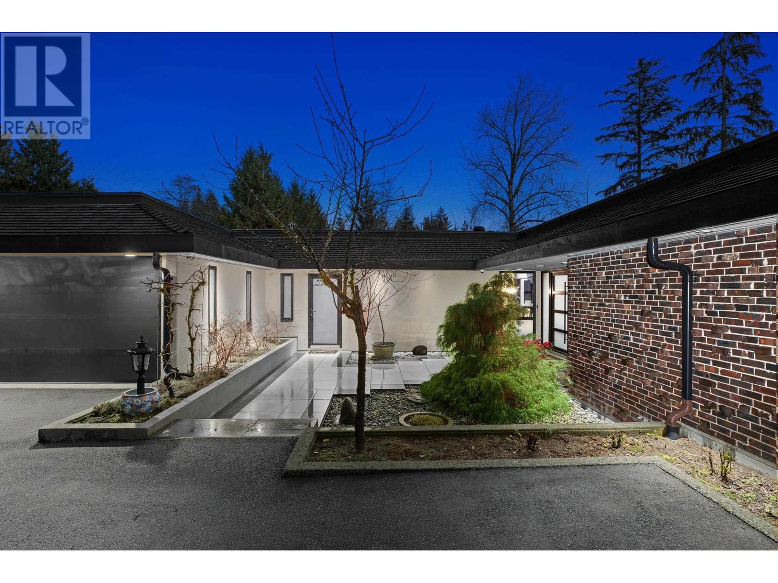 Property at 1162 CHARTWELL CRESCENT image 4