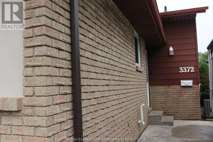 3372 Hemlock, Windsor, Ontario  N8R 1Z9 - Photo 2 - 25014267