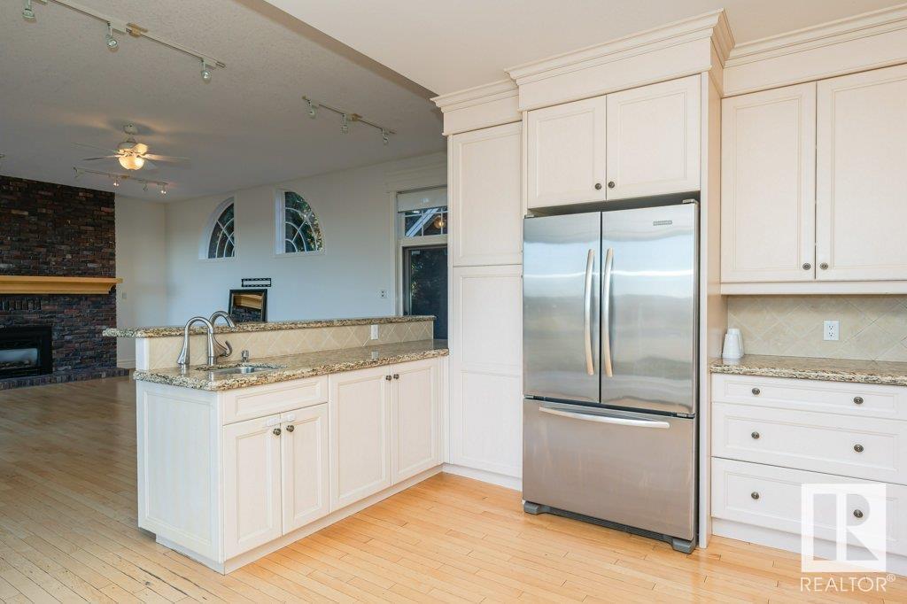 Property at 220 GRANDISLE POINT NW image 1