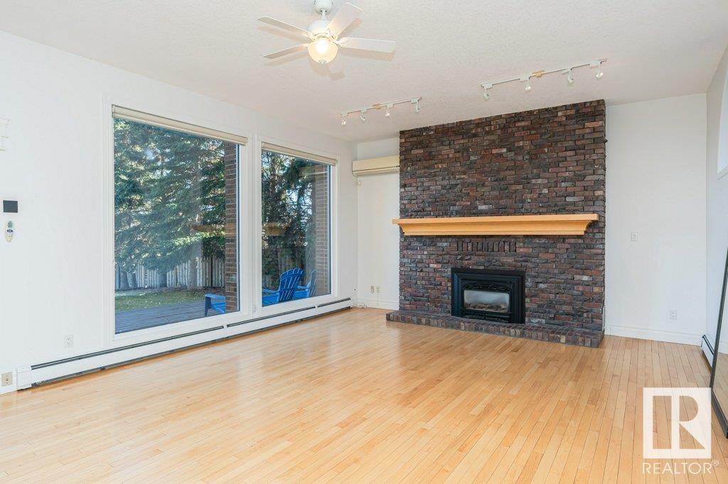 Property at 220 GRANDISLE POINT NW image 4
