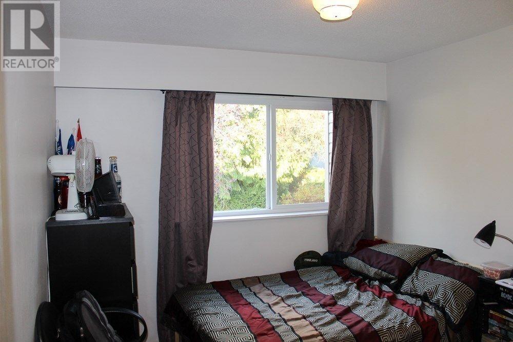6762 Kneale Place, Burnaby, British Columbia  V5B 2Z2 - Photo 9 - R2974495