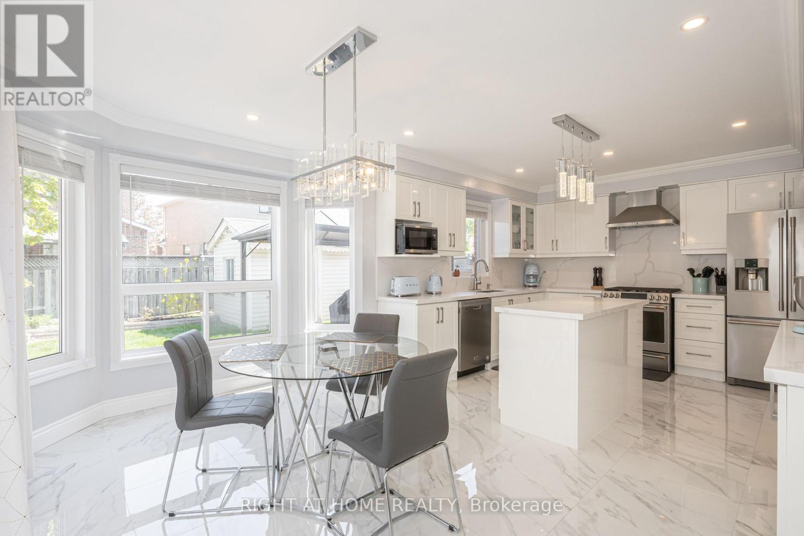 5369 Fallingbrook Drive, Mississauga, Ontario  L5V 1P7 - Photo 10 - W12146145