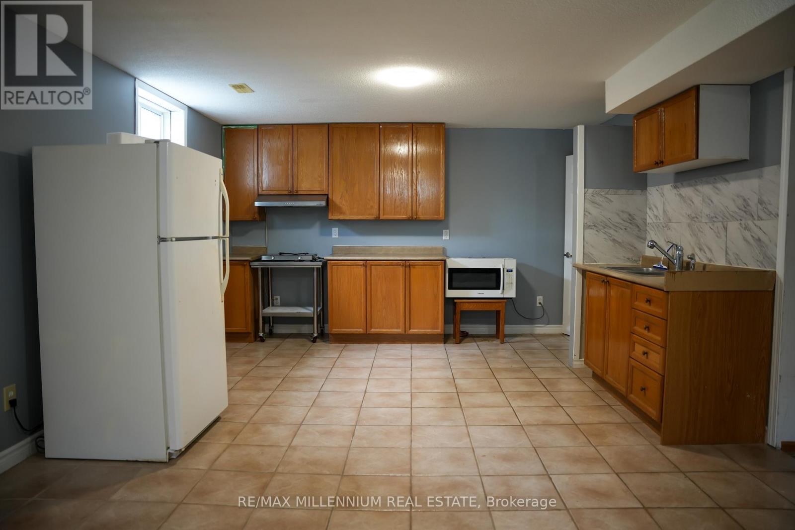 38 Ambler Bay, Barrie, Ontario  L4M 7A5 - Photo 18 - S12200370