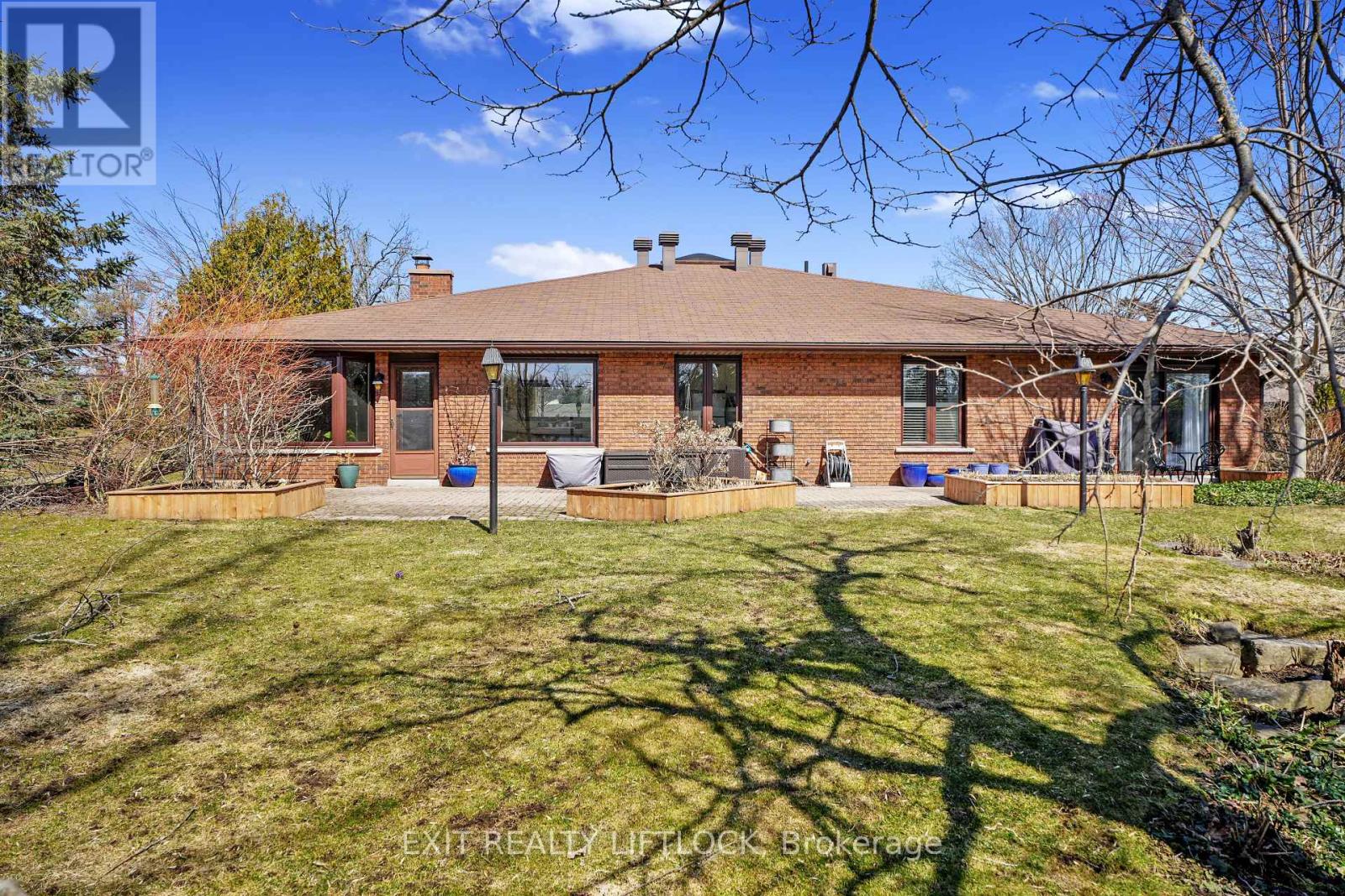 111 - 200 EAST STREET S, Kawartha Lakes, Ontario