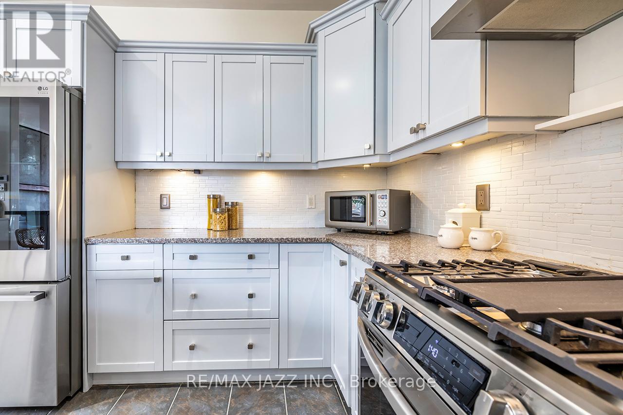 42 Mcauley Drive, Quinte West, Ontario  K8V 4C9 - Photo 11 - X12200513