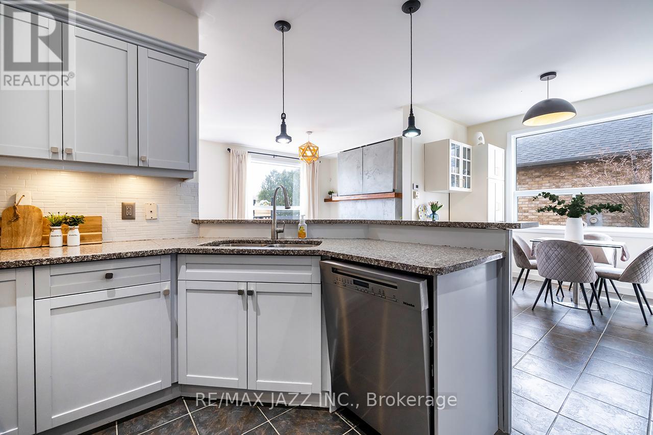 42 Mcauley Drive, Quinte West, Ontario  K8V 4C9 - Photo 12 - X12200513