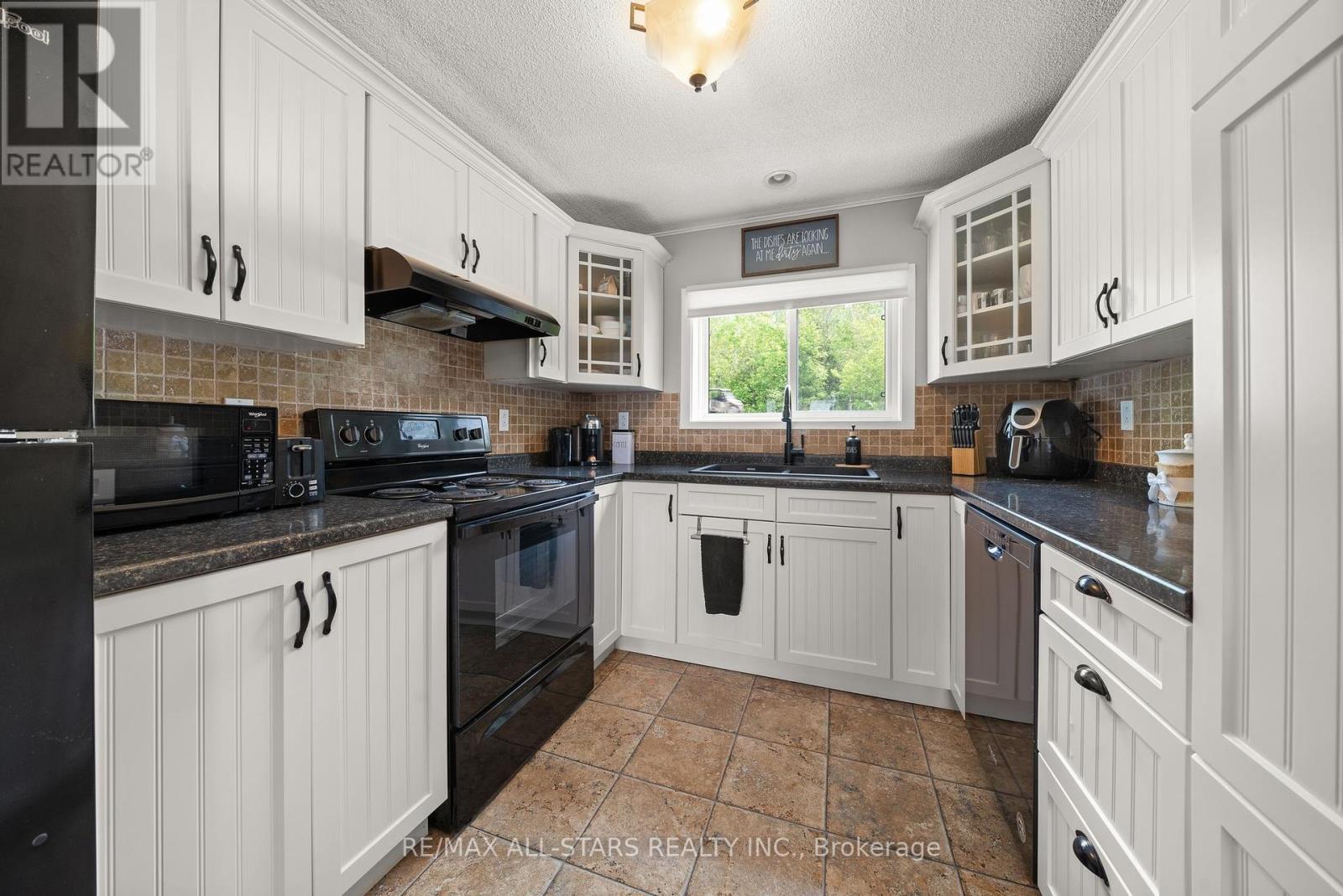 267 Snug Harbour Road, Kawartha Lakes, Ontario K9V 4R4 - Photo 9 - X12200562