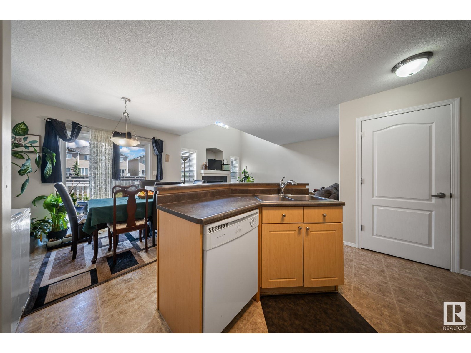 132 Castle Dr Nw, Edmonton, Alberta  T5X 6J1 - Photo 9 - E4440684