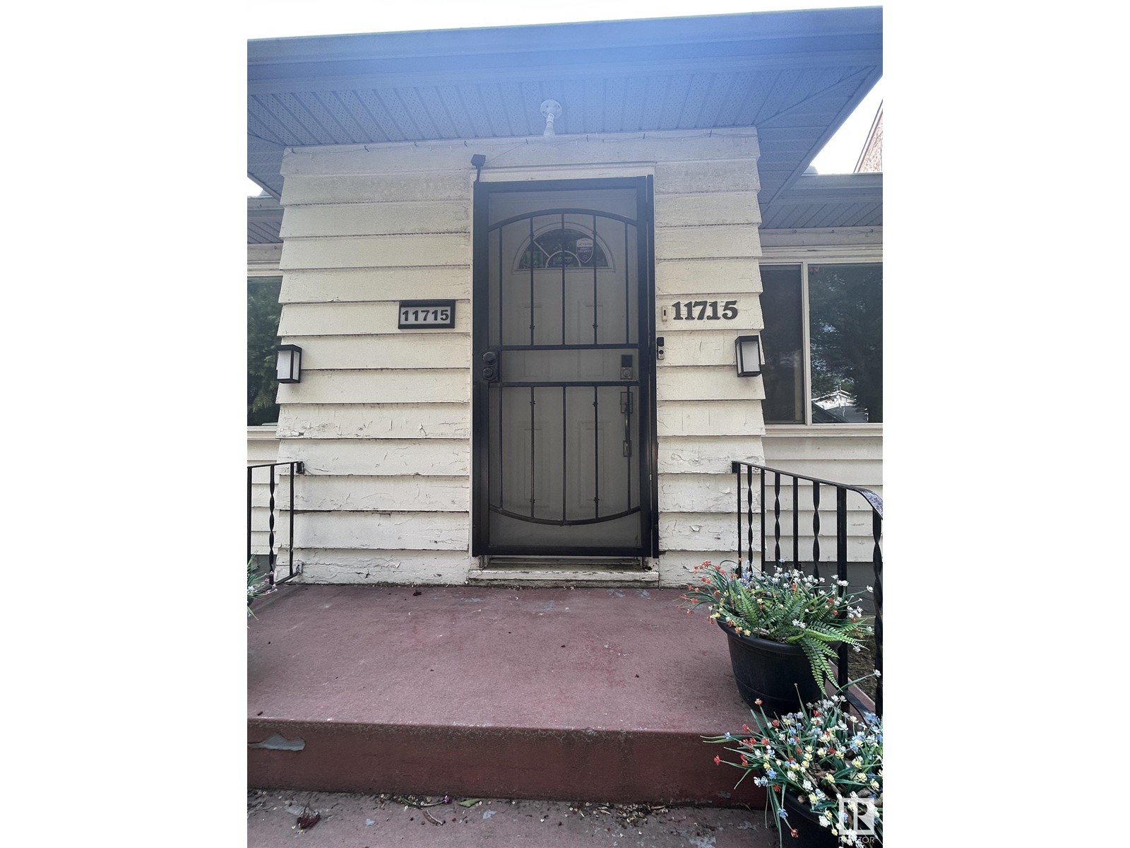 Property at 11715 83 ST NW image 3