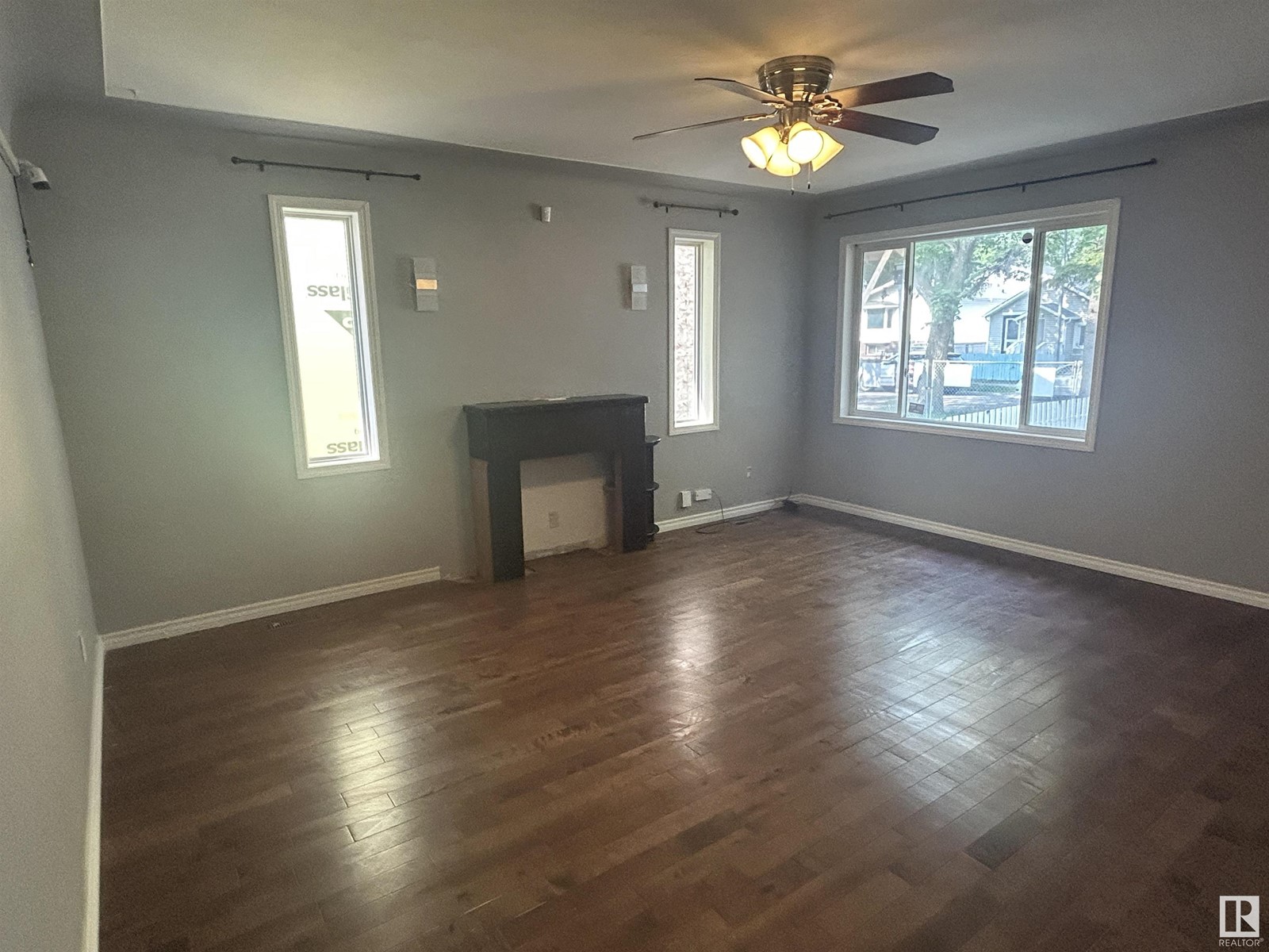Property at 11715 83 ST NW image 4