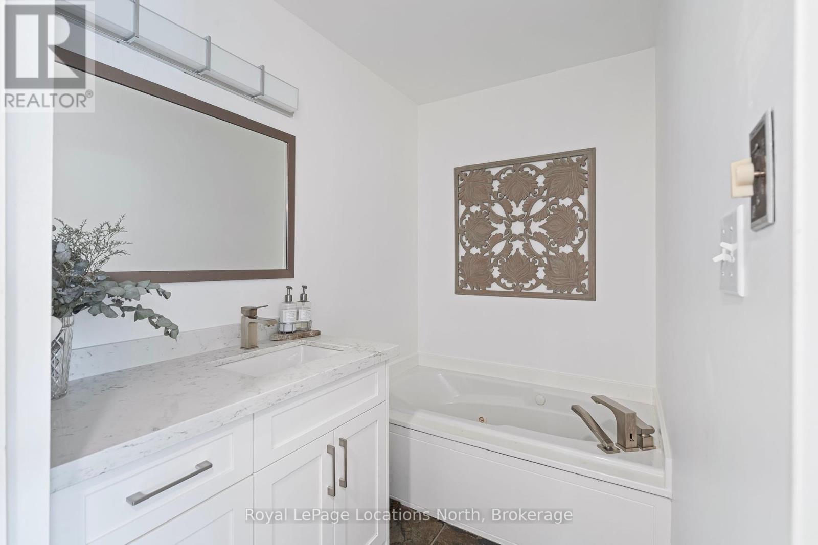 60 Lockhart Road, Collingwood, Ontario  L9Y 2L3 - Photo 23 - S12200473