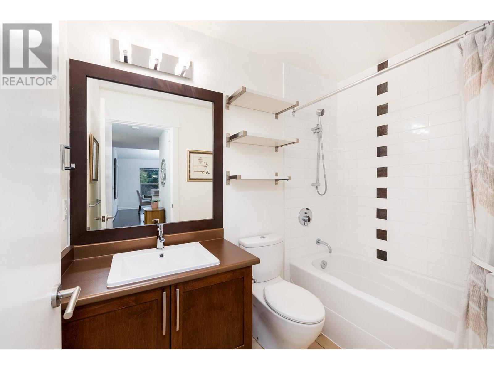 305 1468 St. Andrews Avenue, North Vancouver, British Columbia  V7L 0A8 - Photo 9 - R2996407