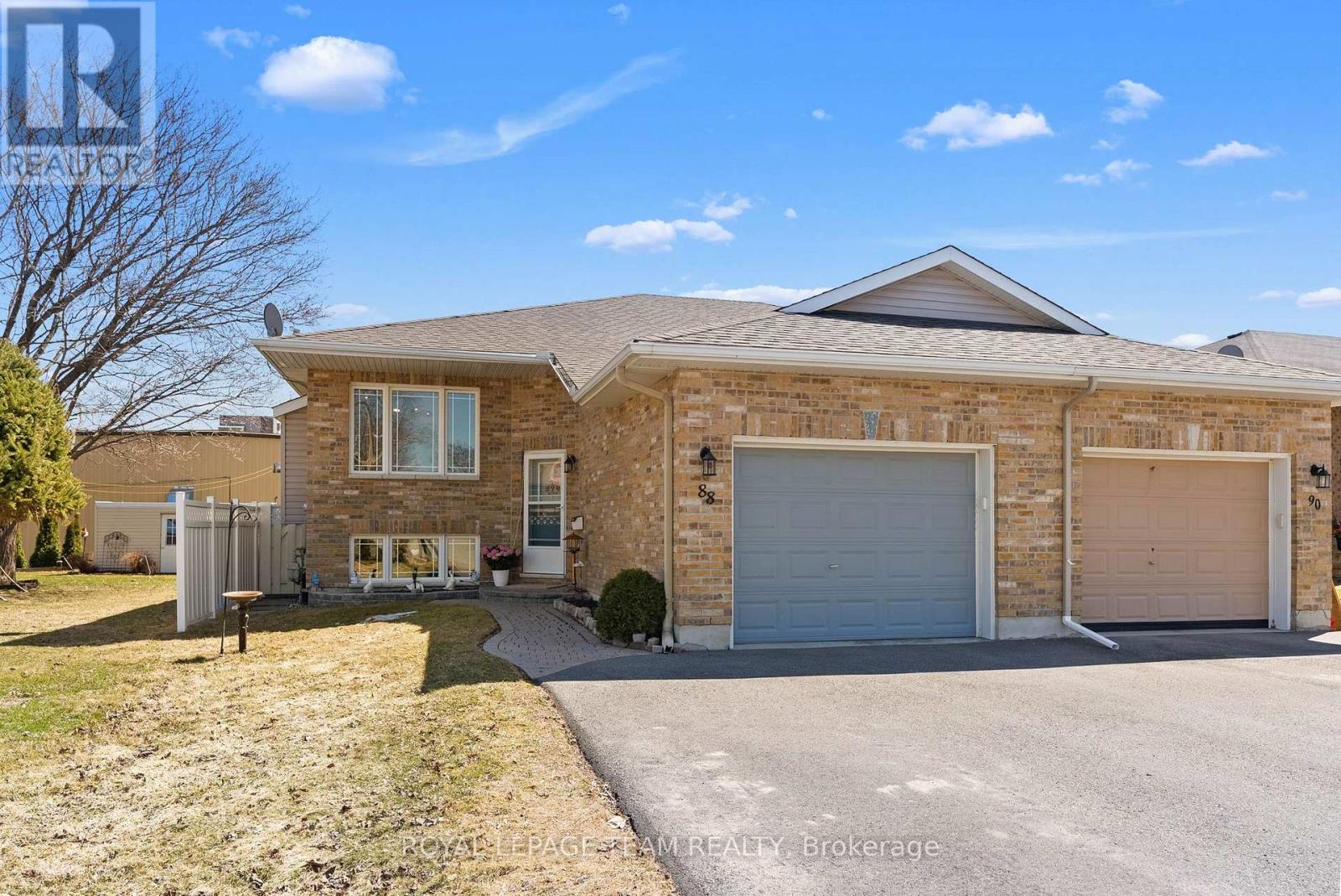 88 Thomas Street S, Arnprior, Ontario  K7S 3R2 - Photo 1 - X12091927