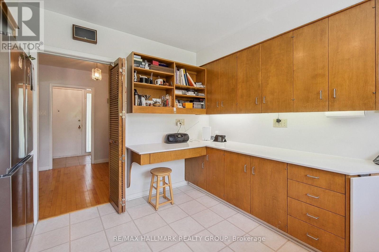 2042 Dorval Avenue, Ottawa, Ontario  K1G 2N8 - Photo 12 - X12199643